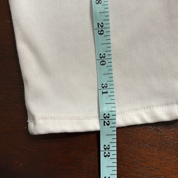 Women’s White Capris - Picture 4 of 4